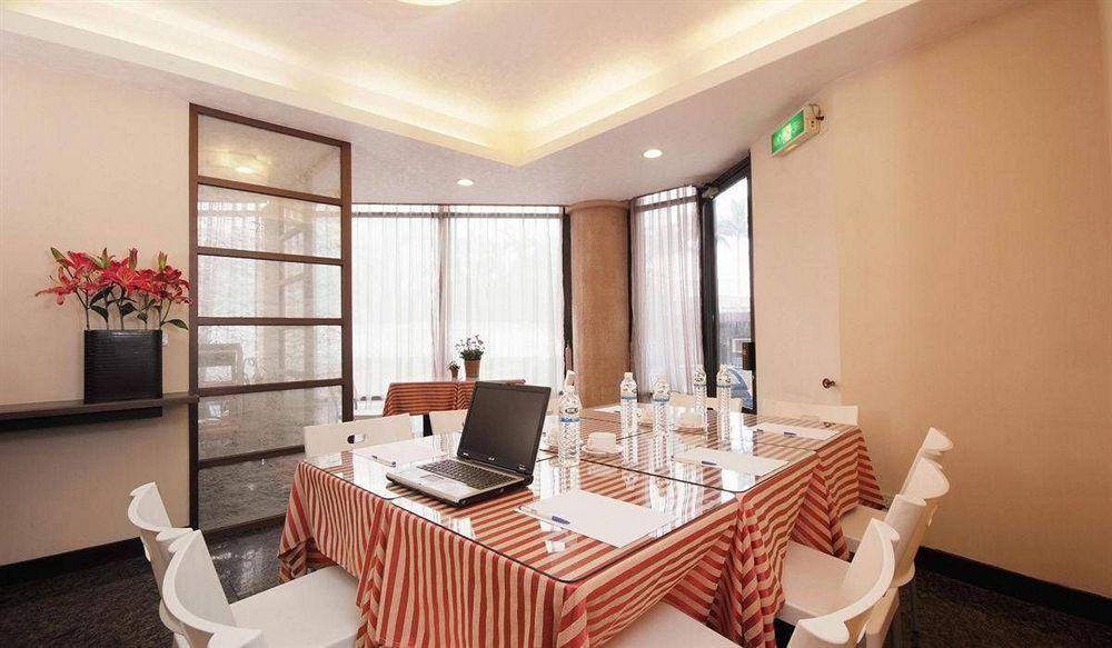 Luckynews Classic Hotel Taoyuan Zewnętrze zdjęcie