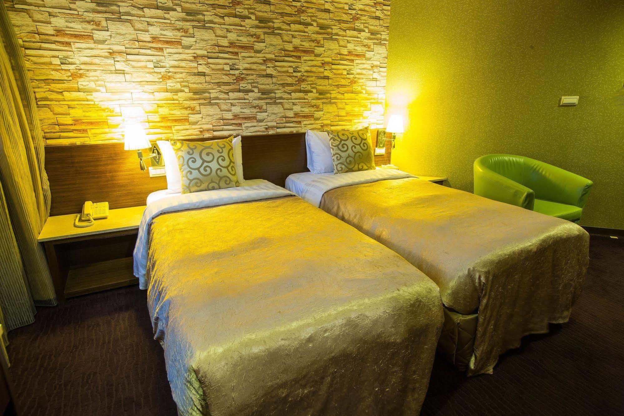 Luckynews Classic Hotel Taoyuan Zewnętrze zdjęcie