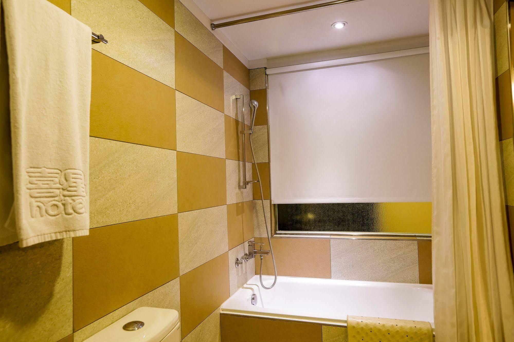 Luckynews Classic Hotel Taoyuan Zewnętrze zdjęcie