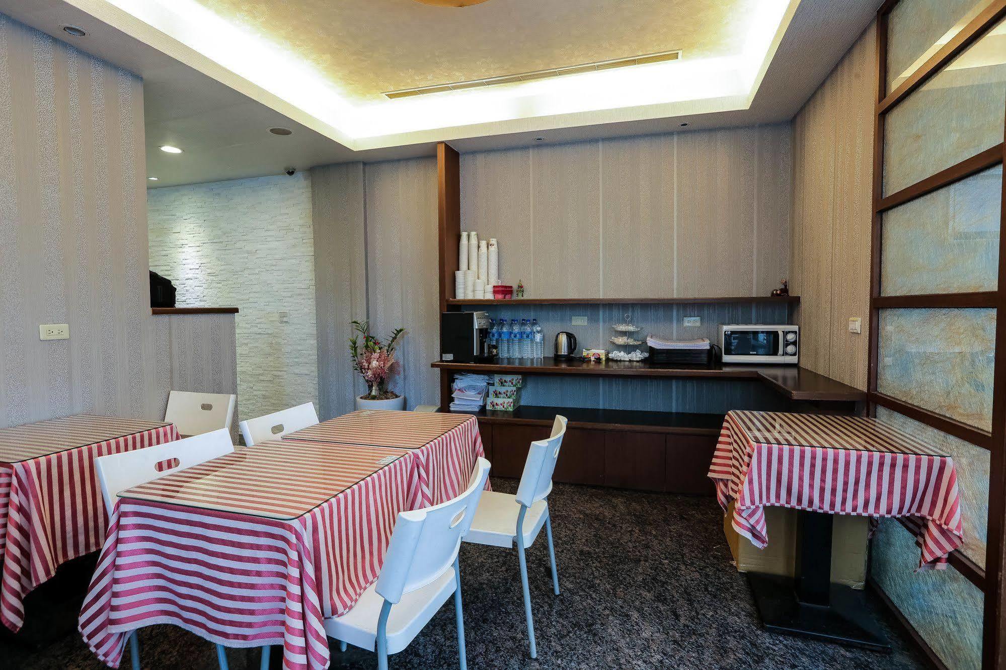 Luckynews Classic Hotel Taoyuan Zewnętrze zdjęcie